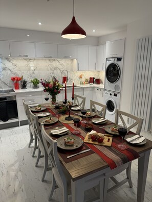 Dining - Luxury 2 Bed Apartment in Llandovery (Llandovery)