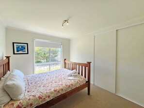 4 bedrooms, bed sheets - Tallara @ Robe - Stop and stay a while (Robe)