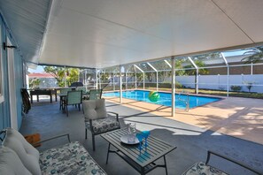 A heated pool - 3 bedroom, 2 bath, pet friendly home with private heated pool near AMI! (Bradenton)