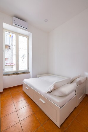 2 slaapkamers, een strijkplank/strijkijzer, gratis wifi, beddengoed
