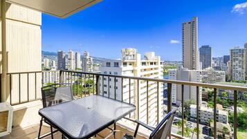 Studio | Outdoor dining