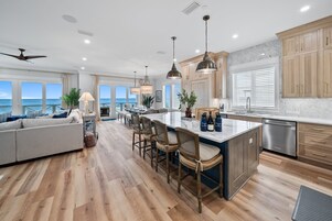 House, 6 Bedrooms | Interior