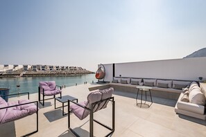 Terrace/patio - Sumptuous 5BR with Assist Rm in Al Dana Island, Sharm, Fujairah by Deluxe Holiday Homes (Fujairah)