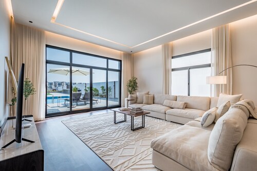 Sumptuous 5BR with Assist Rm in Al Dana Island, Sharm, Fujairah by Deluxe Holiday Homes