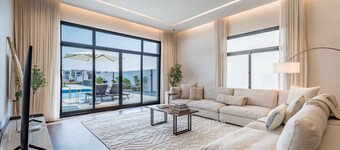 Sumptuous 5BR with Assist Rm in Al Dana Island, Sharm, Fujairah by Deluxe Holiday Homes