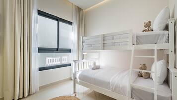 5 chambres, coffres-forts dans les chambres, fer et planche à repasser