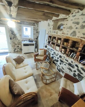 Fireplace, books, music library, stereo