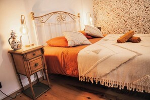 1 多间卧室、办公桌、熨斗/熨衣板、旅行婴儿床