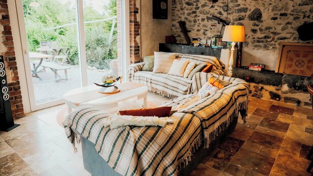 A cozy living room with a sofa, a coffee table, and a fireplace. - Ch. d'hôtes La clef des champs - THE SOURCE OF OUR ROOTS - FERMETTE - AVESNOIS (Beaufort)