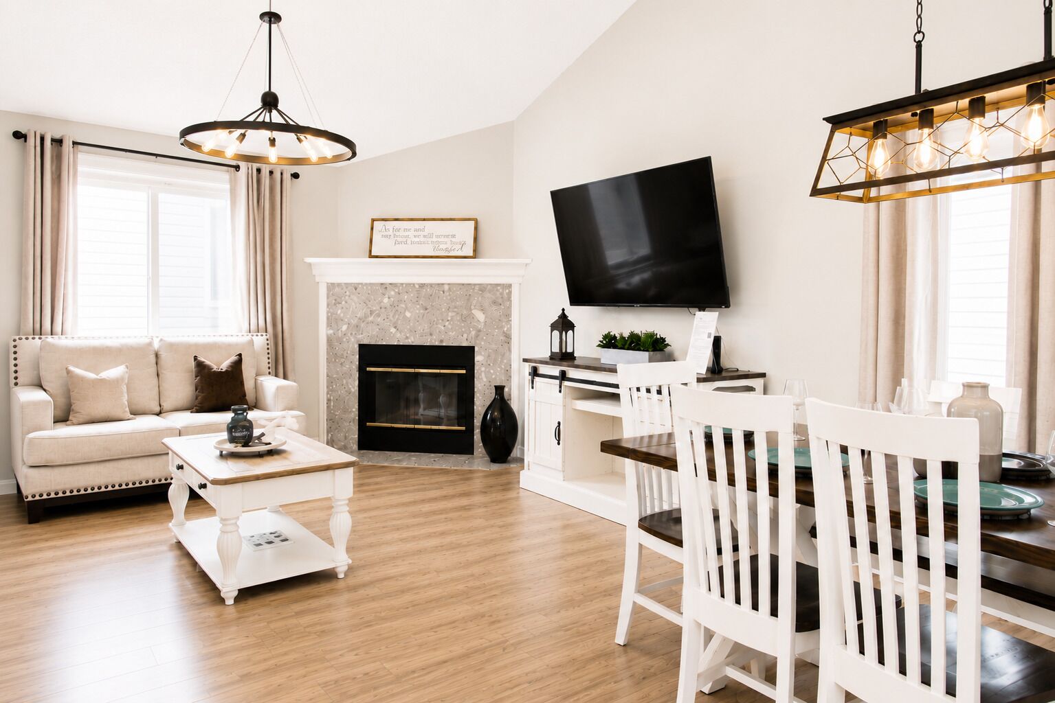 Smart TV, fireplace