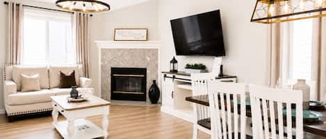 Smart TV, fireplace