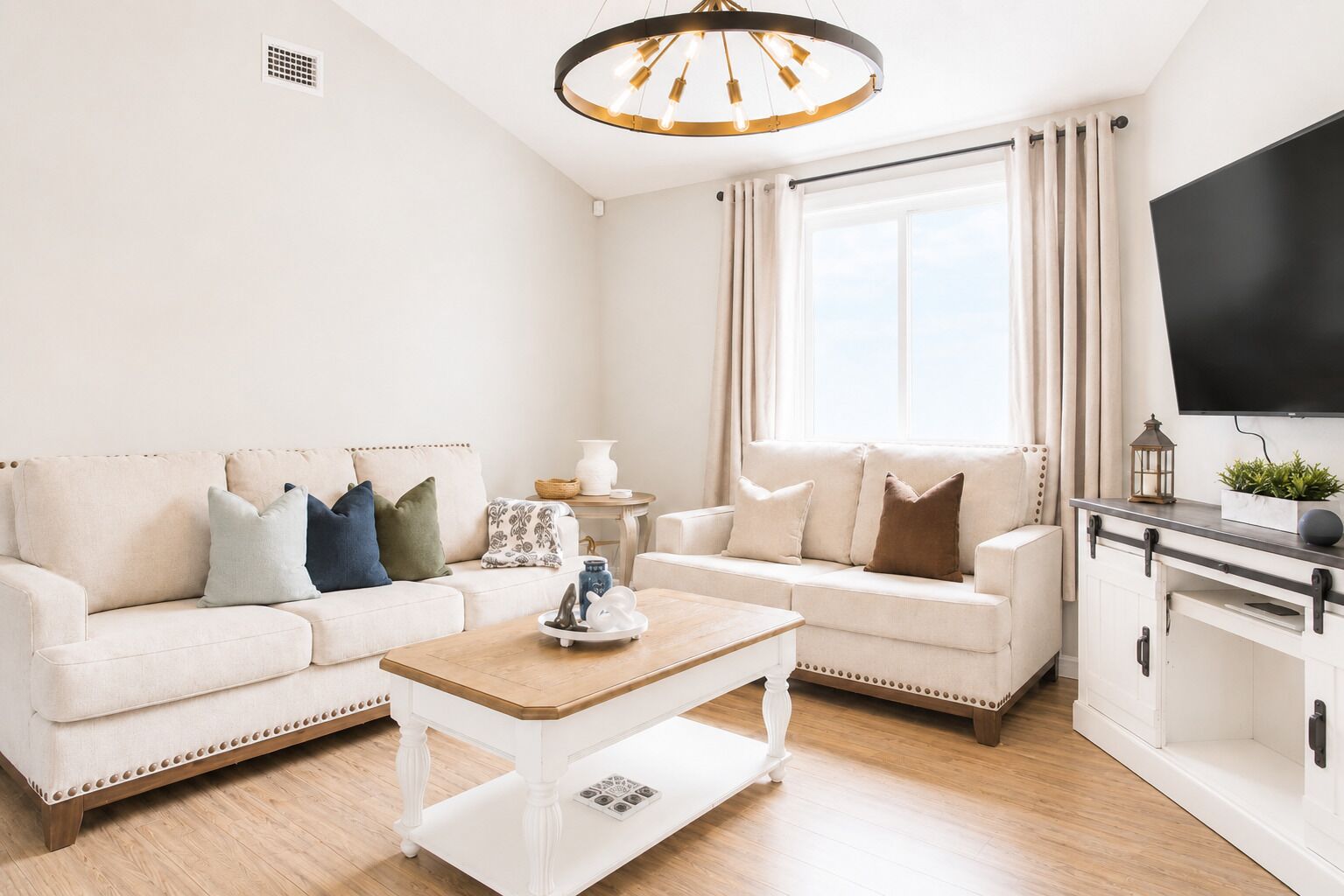 Smart TV, fireplace