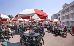 Outdoor dining - Ocean Block, 2 Bedroom Condo on 37th St. Sovereign Sea. Next to Coconuts Beach Bar and many other great places! Sovereign Sea #302 (Ocean City)