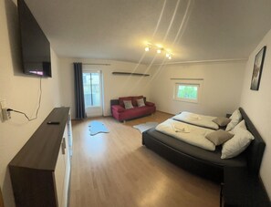 3 bedrooms, desk, travel crib, free WiFi