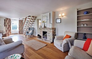 تلفزيون ذكي، مدفأة، مشغل دي في دي، كُتُب