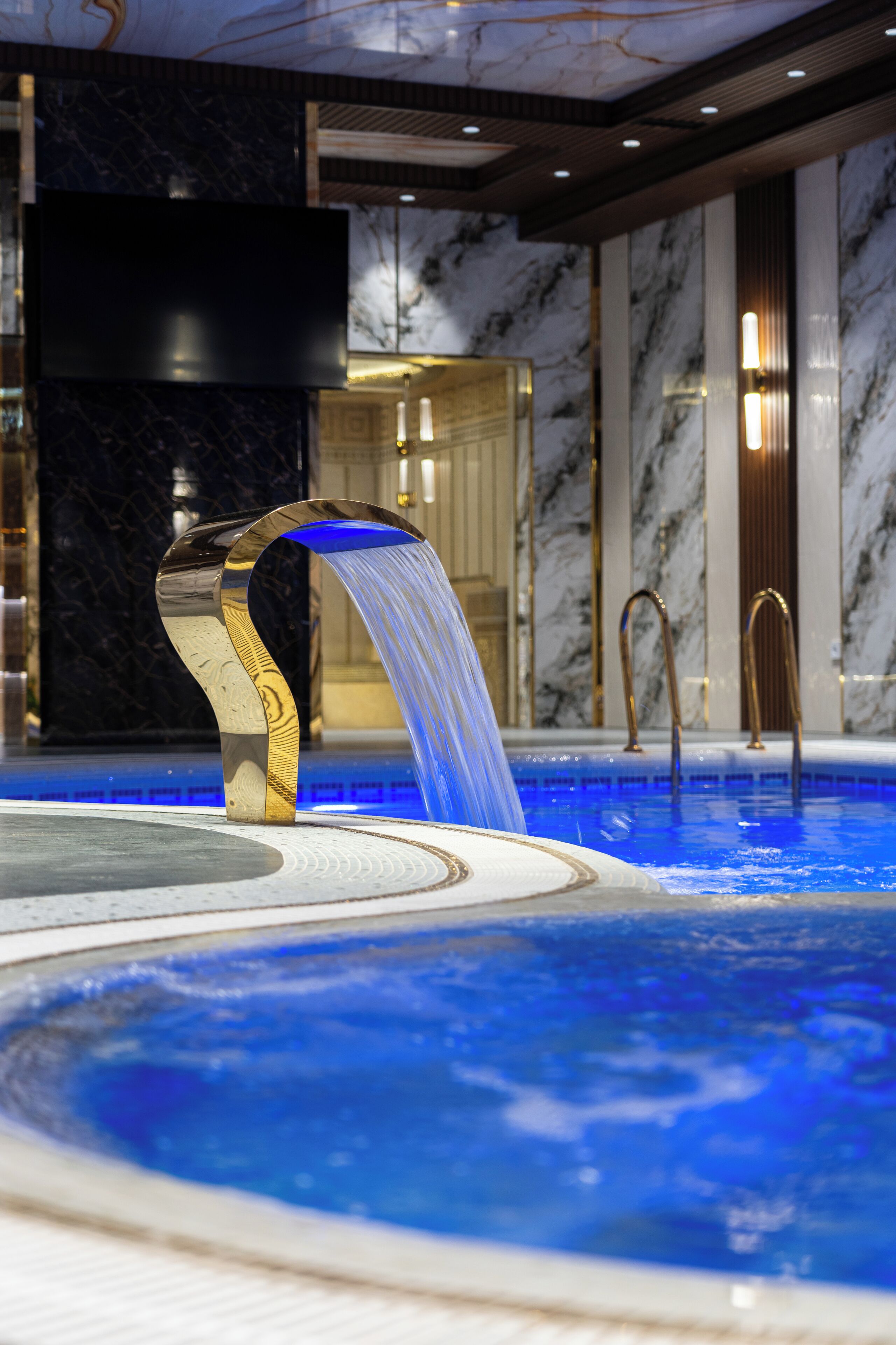 สระว่ายน้ำในร่ม