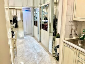 Fridge, microwave, oven, stovetop - Gianicolo Mary's House (Roma)