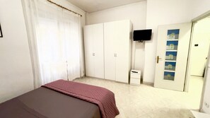 1 chambre, bureau, fer et planche à repasser, Wi-Fi gratuit