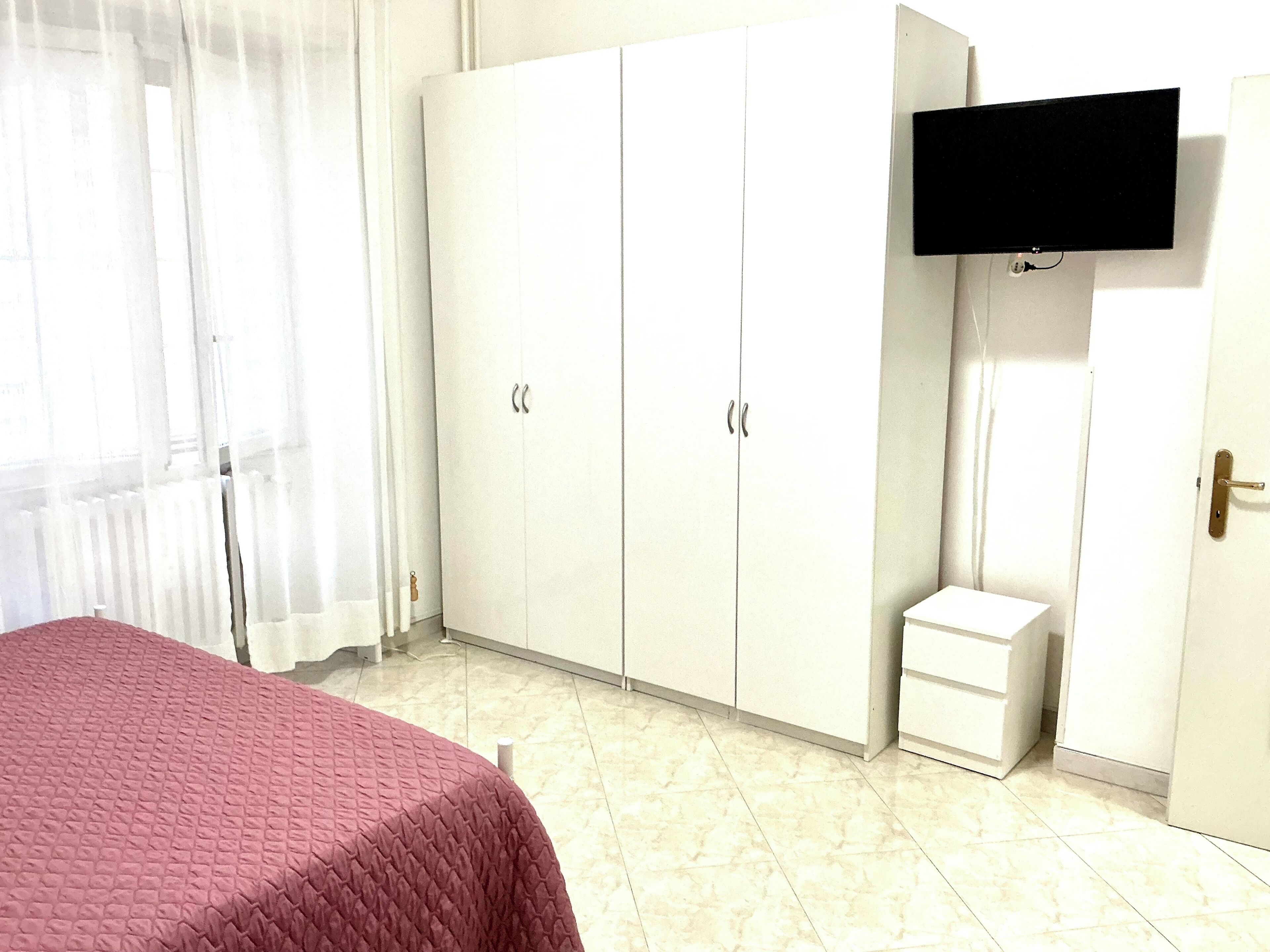 1 chambre, bureau, fer et planche à repasser, Wi-Fi gratuit