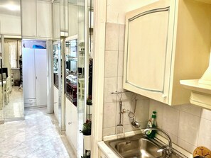 Interior - Gianicolo Mary's House (Roma)