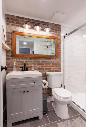 Dusche, Handtücher, Seife, Shampoo