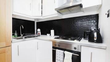 Microwave, oven, dishwasher, coffee/tea maker