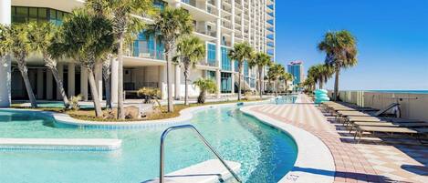 室內游泳池和室外游泳池