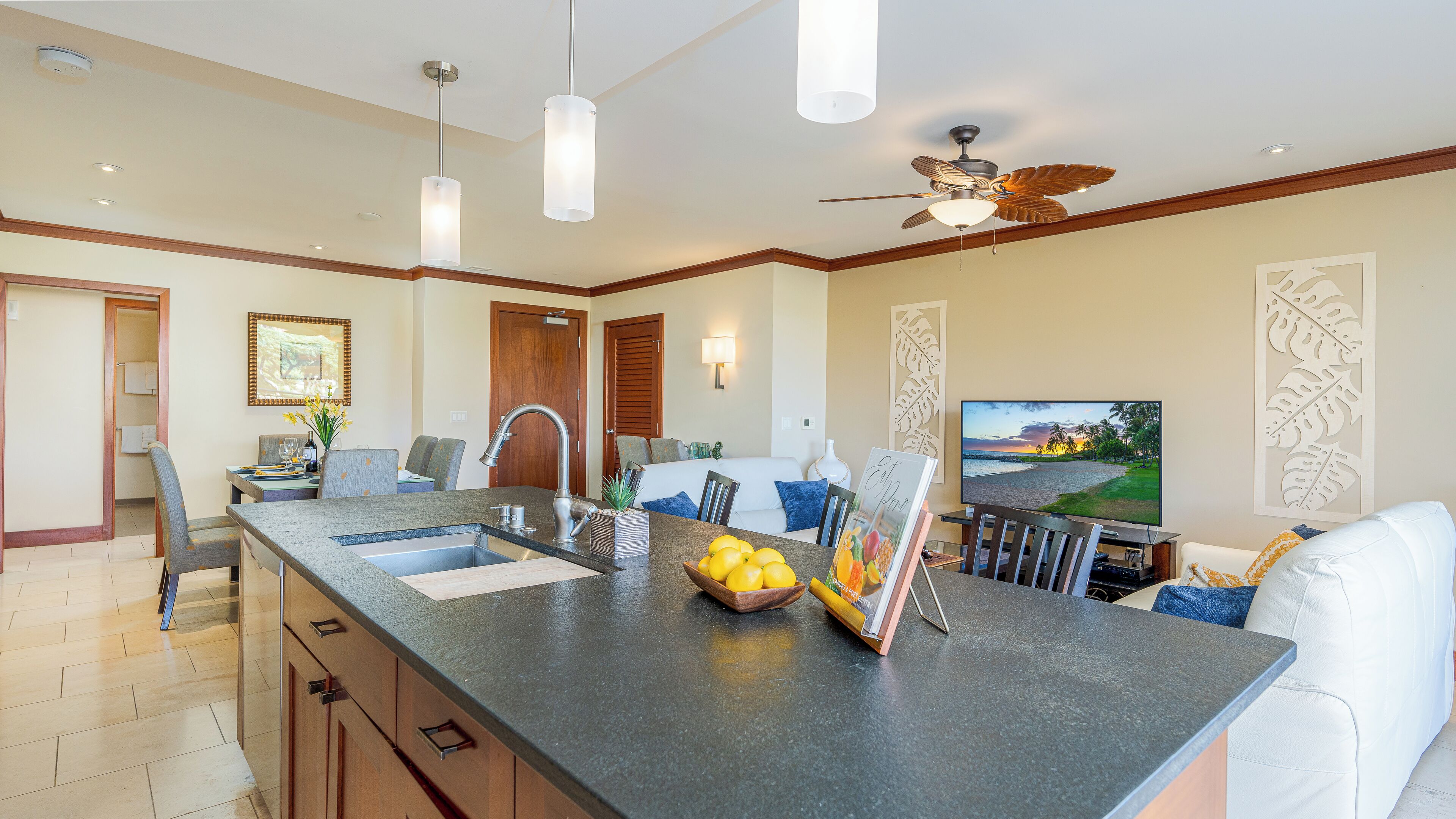 Beach Villas Peekaboo Ocean & Mountain View Resort w\/Luxurious Amenities - Photo 25