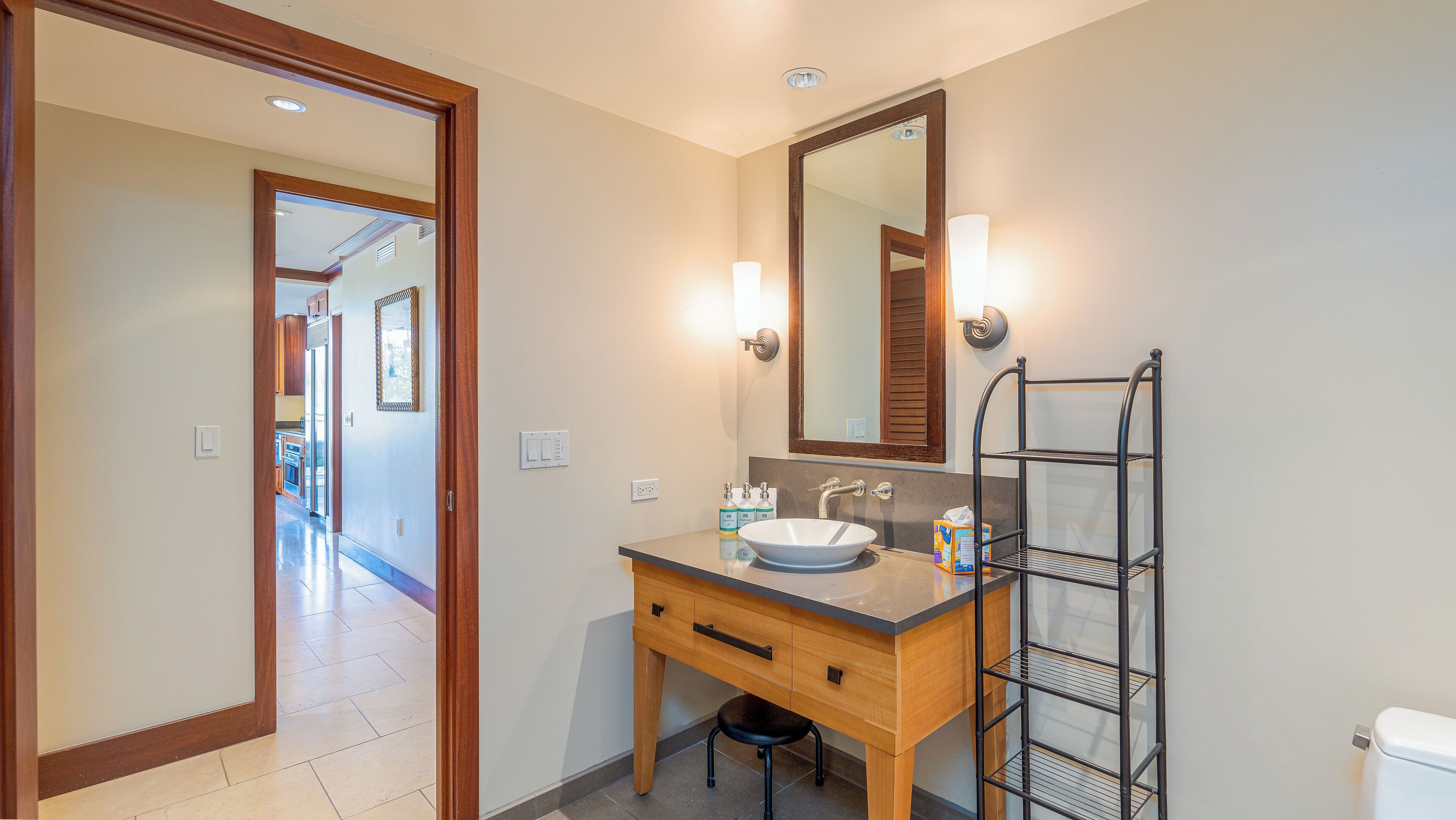 Beach Villas Peekaboo Ocean & Mountain View Resort w\/Luxurious Amenities - Photo 19