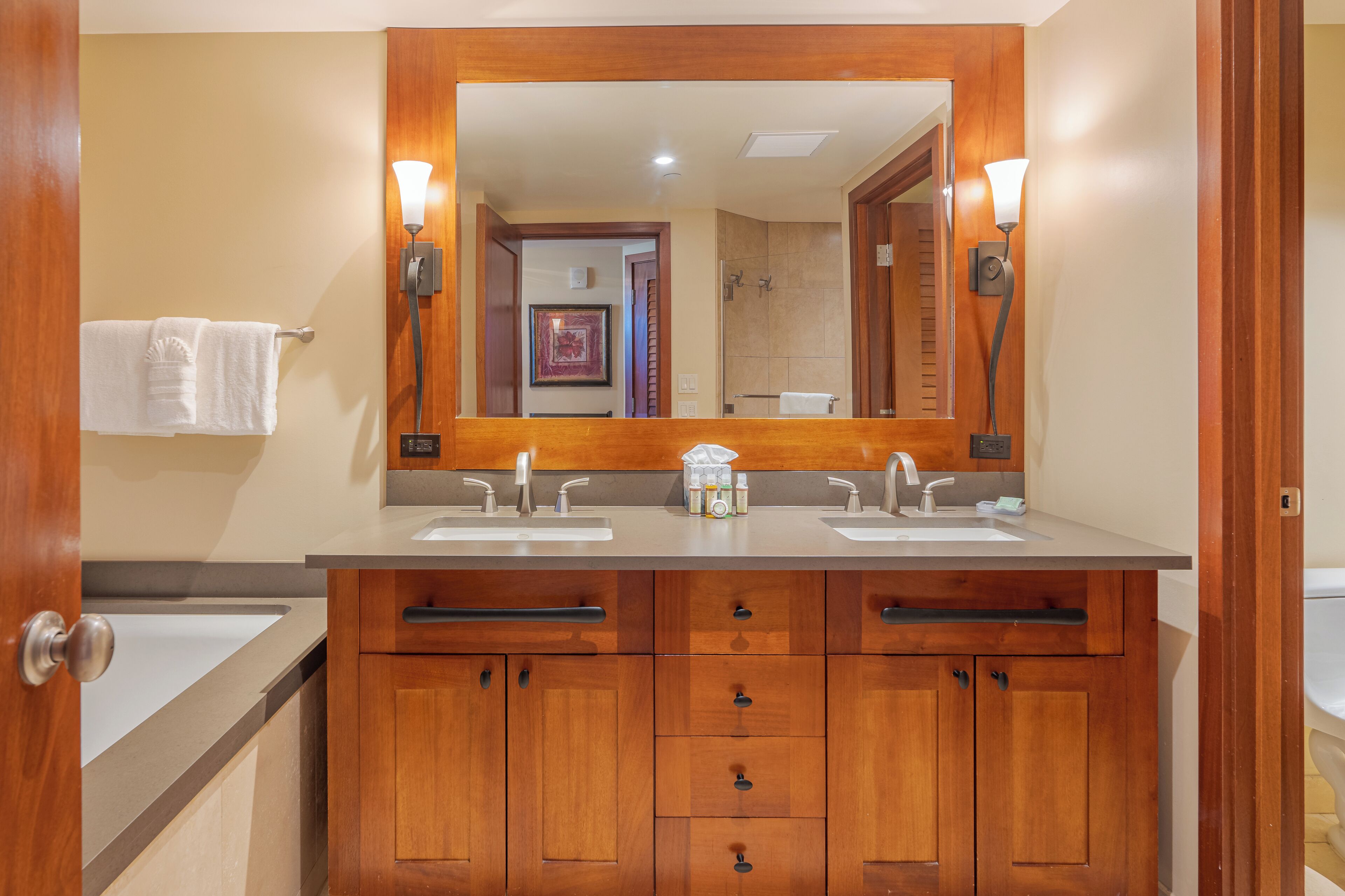 Beach Villas Peekaboo Ocean & Mountain View Resort w\/Luxurious Amenities - Photo 20