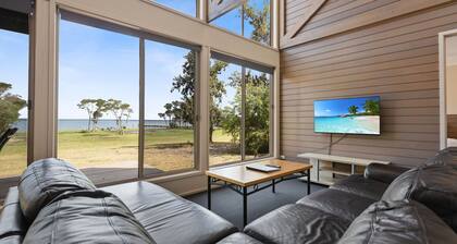 Avon - Waterfront Retreat: Secluded lodges perfect for nature lovers