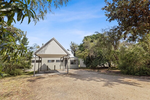 Exterior - Steamer - Waterfront Retreat: Secluded lodges perfect for nature lovers (Forge Creek)