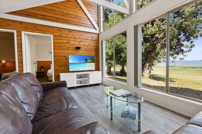 Tarra - Waterfront Retreat: Secluded lodges perfect for nature lovers