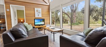 Tanjil - Waterfront Retreat: Secluded lodges perfect for nature lovers