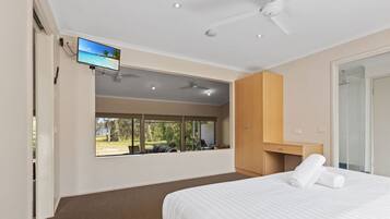 1 bedroom, free WiFi, bed sheets