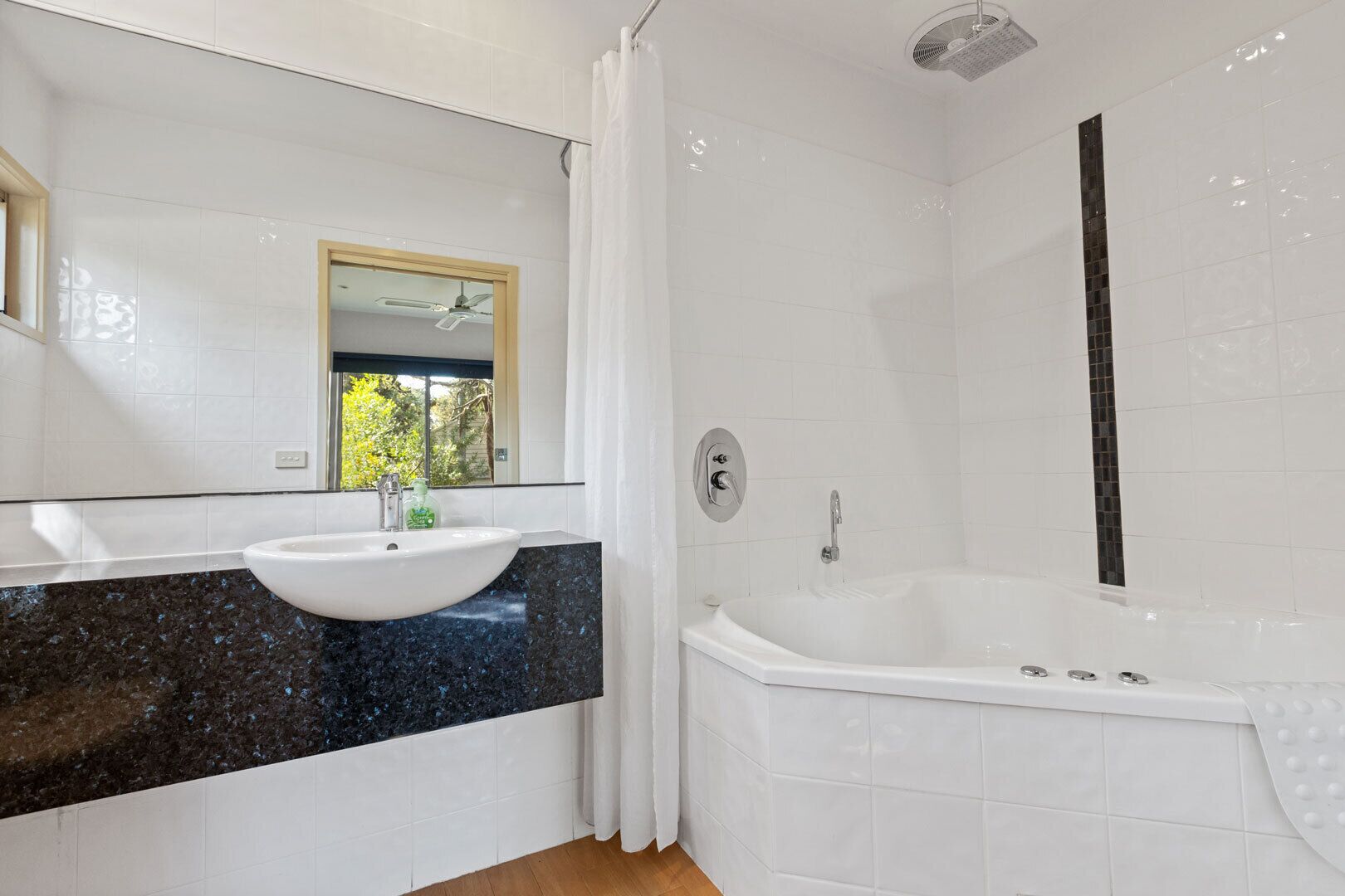 Shower, jetted bath, towels