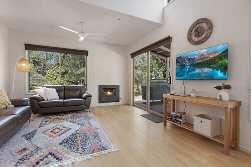 Beluga - Waterfront Retreat: Secluded lodges perfect for nature lovers