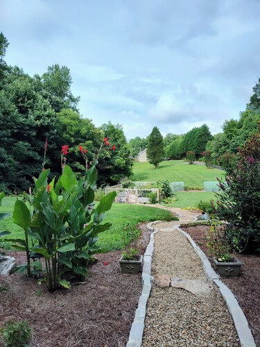  Prvt quiet home Best Location 
WNC AgCntr,Arprt,DT AVL,waterfalls,hiking & more