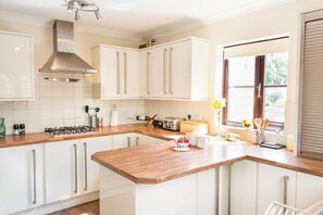 Refrigerador, microondas, horno y lavavajillas