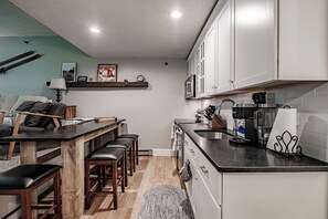 Fridge, microwave, oven, stovetop - One Bedroom Cascades A-3, direct access from outside, sleeps 5 (Newry)