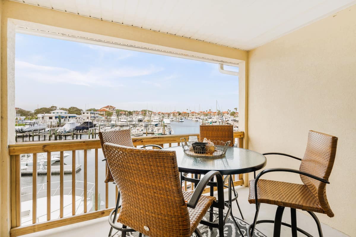 Estudio estándar, balcón, vista al puerto | Balcón