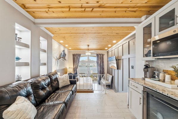 Standard Studio, Balcony, Harbor View | Living area | 40-inch TV with cable channels