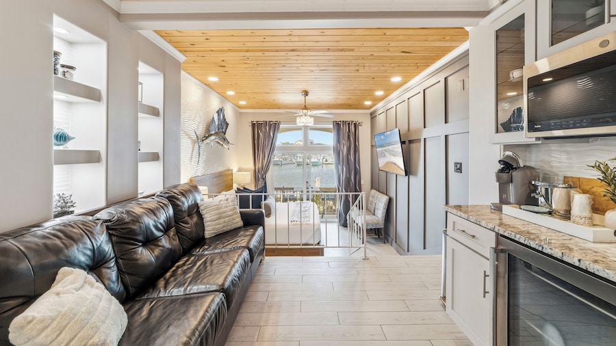 Inn at Camachee Harbor