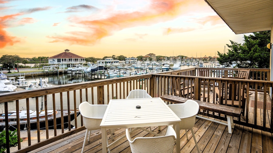 Inn at Camachee Harbor