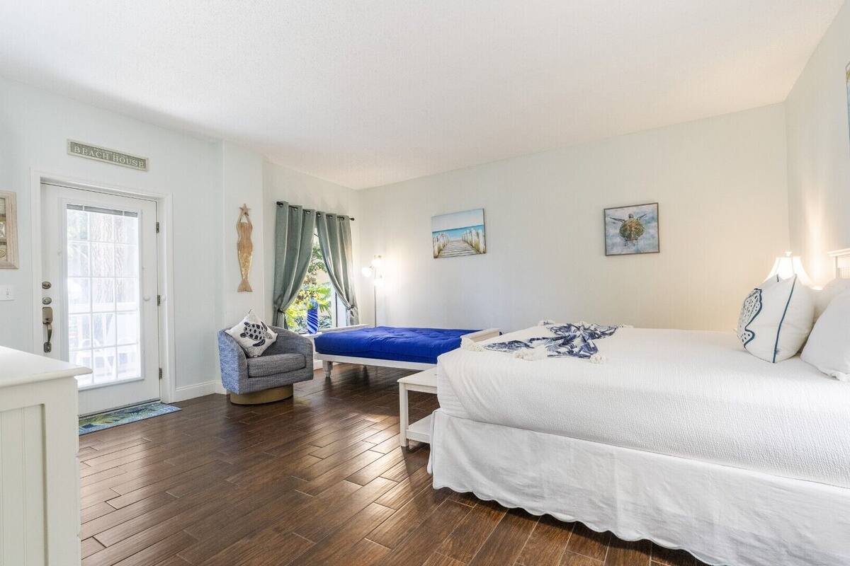 Estudio estándar, patio, vista al jardín | 1 habitación, decoración personalizada y muebles diferentes