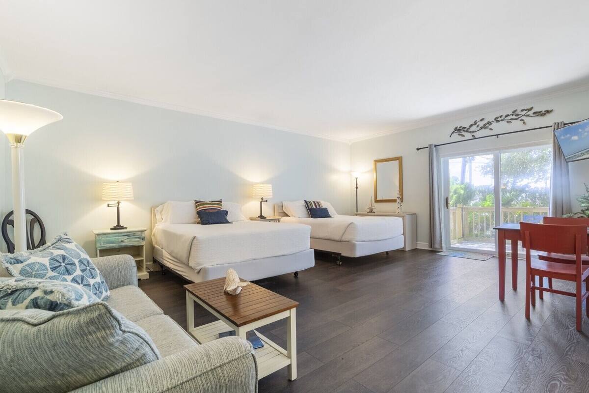 Estudio estándar, patio, vista al jardín | 1 habitación, decoración personalizada y muebles diferentes