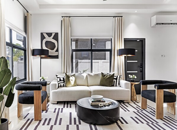 Smart TV, books, stereo