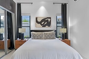 3 bedrooms, in-room safe, iron/ironing board, travel cot - Zuma Villa/3BR/3.5BA/Rooftop Terrace/Sea View/Pool/Gated/10 mins to Beach/Swings (Ocho Rios)
