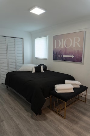 3 bedrooms, iron/ironing board, free WiFi, bed sheets - 3-bedroom house in awesome Hollywood with AC, WiFi, comfortable for vacations (Hollywood)