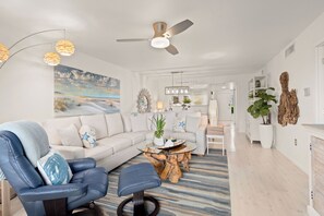 TV - Steps to Sand & Beach– Bay Tree Condo #103A (Siesta Key)